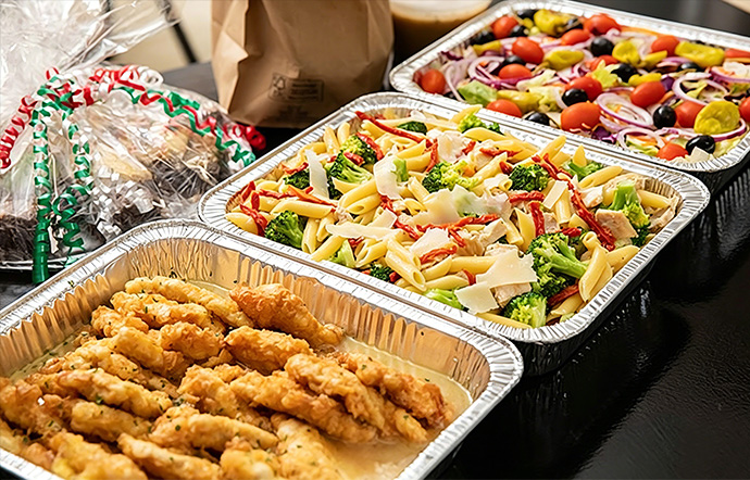 Why Catering Teams Depend on Aluminum Steam Table Pans for Large-Volume Meal Service
