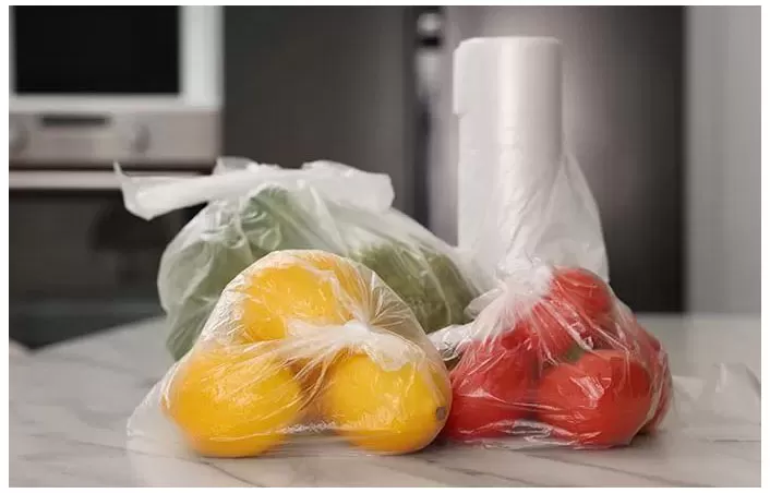 Food Bags on a Roll: Efficient Solutions for Food Storage and Service