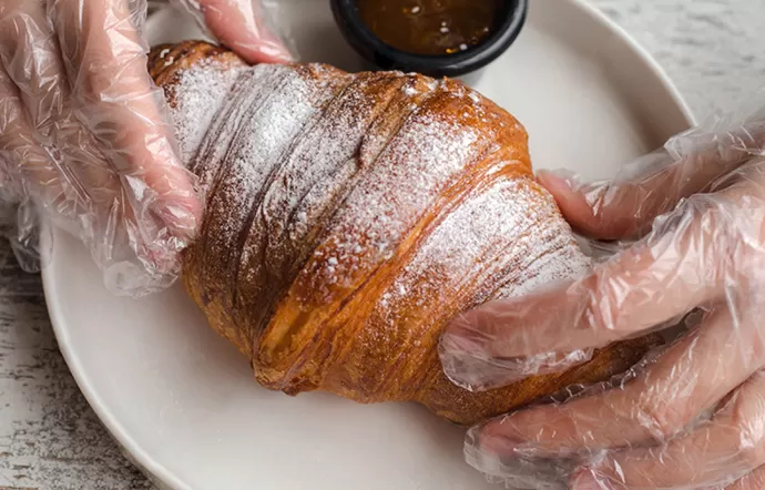 Choosing the Best Disposable Gloves for Food Handling