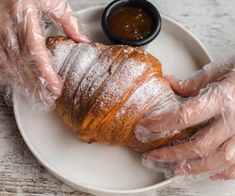 Choosing the Best Disposable Gloves for Food Handling