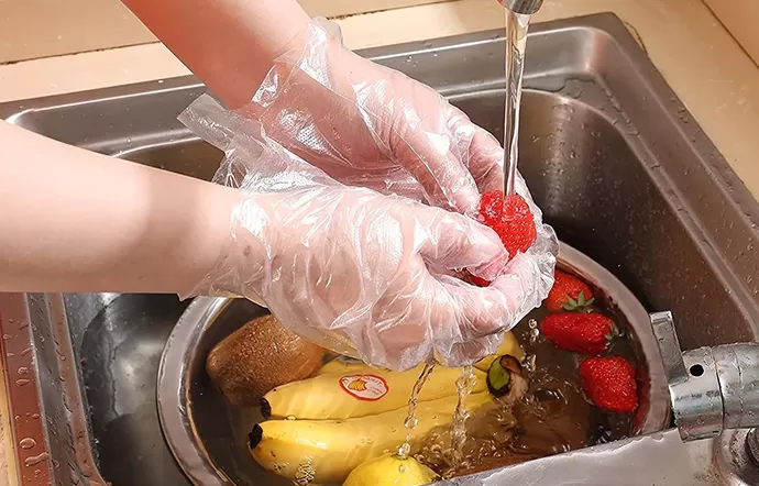 Are HDPE Gloves Suitable for Handling Both Hot and Cold Foods?
