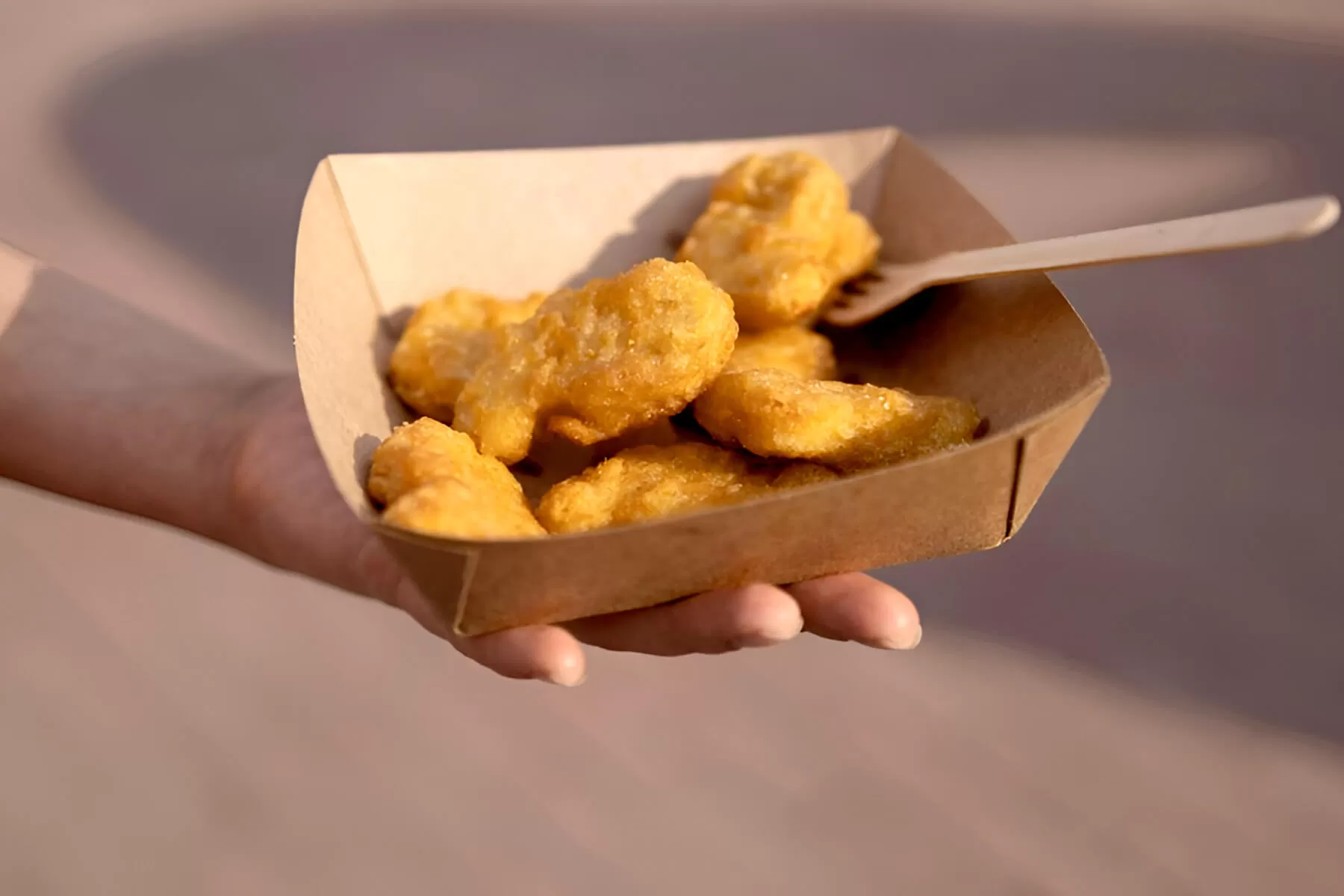 Why Are Paper Food Trays a Popular Choice for Fast Food and Concessions?