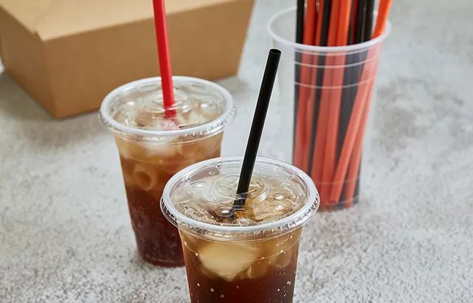 How do PP Straws Compare to Paper Straws for Cold Drinks?