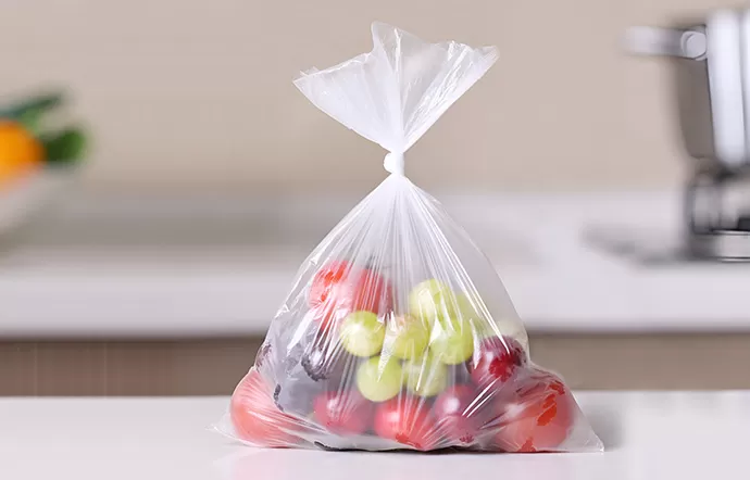 Are Roll Bags Suitable for Both Refrigerated and Dry Food Storage?