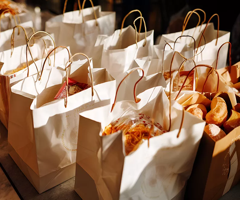 How Do Different Types of Takeout Bags Affect Sustainability and Customer Experience?