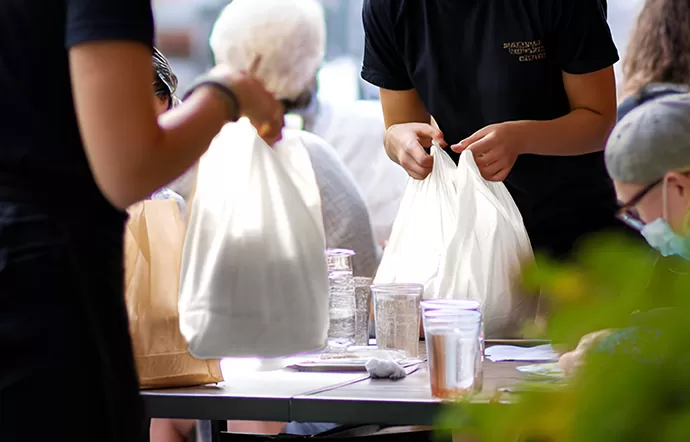 How Do Plastic T-Shirt Bags Compare to Paper Bags for Takeout?